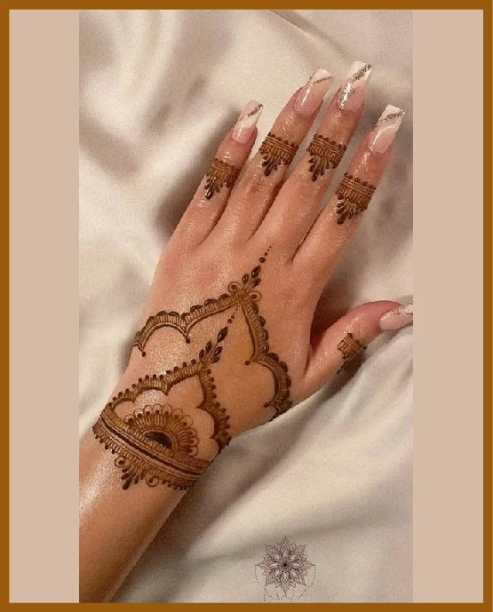 Simple Khafif Back Hand Design With Modern Touch Khafif (Minimal) Back Hand Mehndi Design